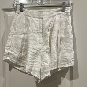 Women's High-Waist Pleated Linen Shorts - White